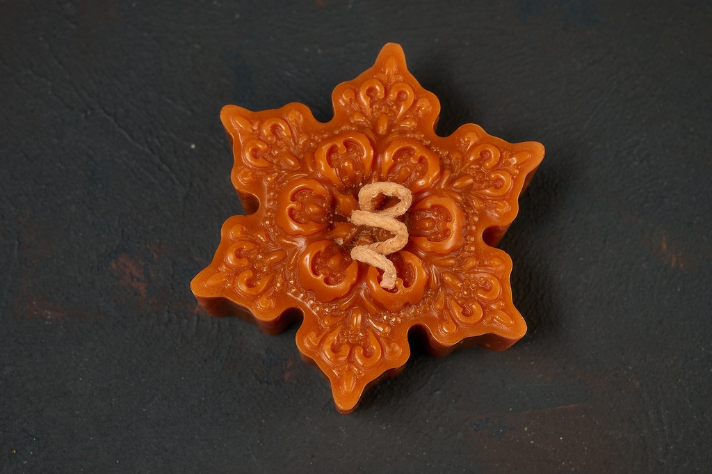 Свічка з бджолиного воску, "Сніжинка", 70г