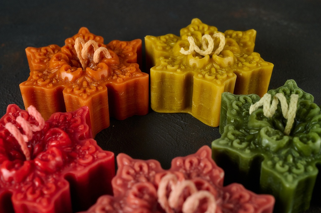 Свічка з бджолиного воску, "Сніжинка", 70г