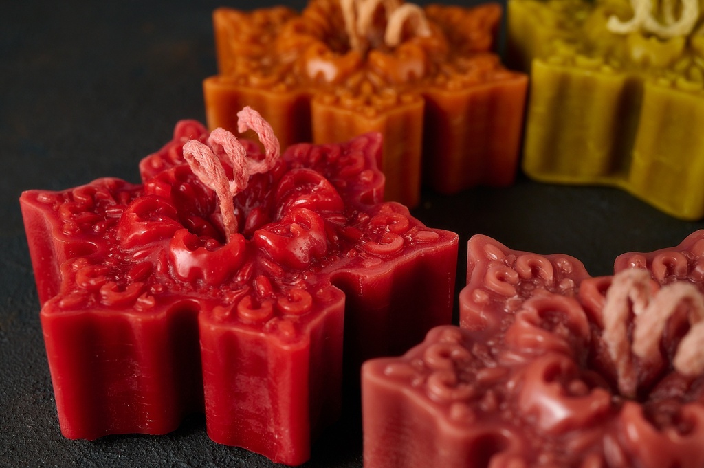 Свічка з бджолиного воску, "Сніжинка", 70г