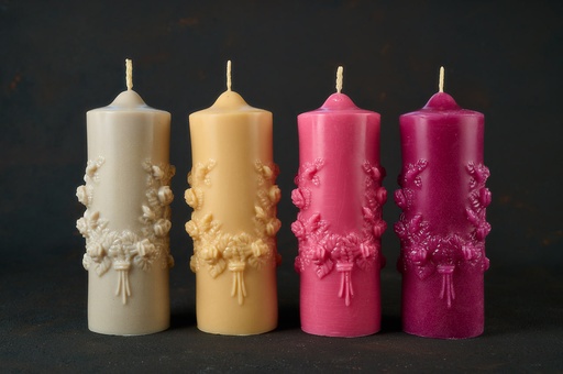 Свічка з бджолиного воску "Весняні квіти"